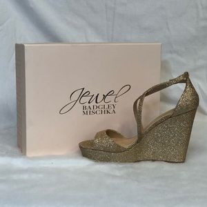 BRAND NEW JEWEL GOLD GLITTER WEDGE (Averie) SIZE 9